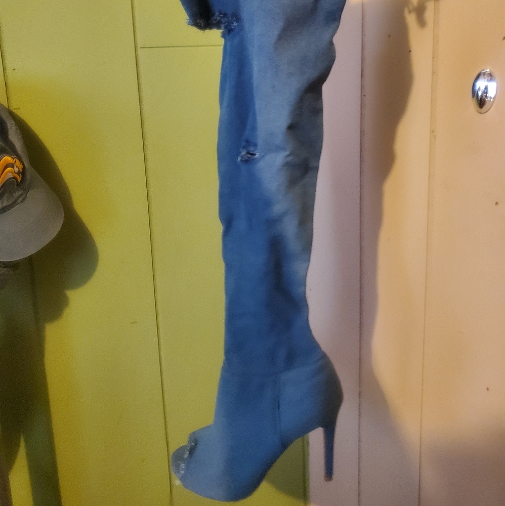 Knee high shoes